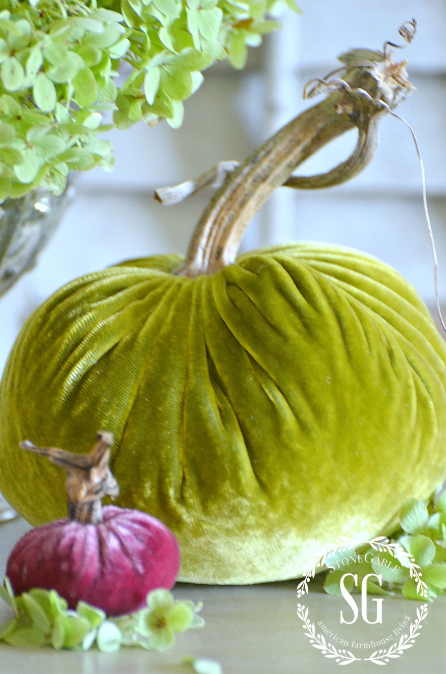 5 BEAUTIFUL WAYS TO STYLE PUMPKINS-Let's get creative with our pumpkins and do some amazing styling!- stonegableblog.com