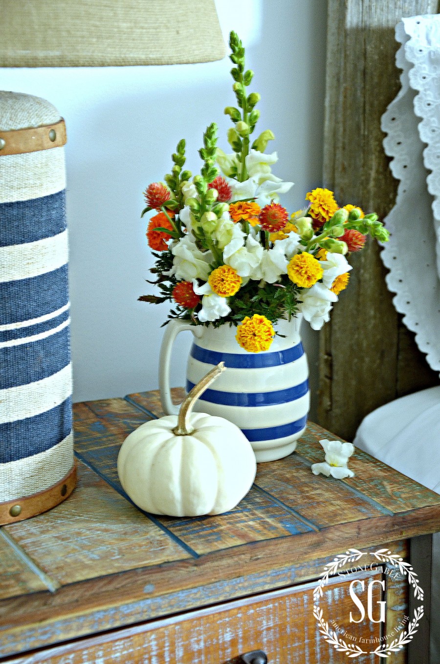 TIPS FOR A FABULOUS FALL GUEST ROOM- Easy ways to add a tad of the season to your geuest rooms-stonegableblog.com