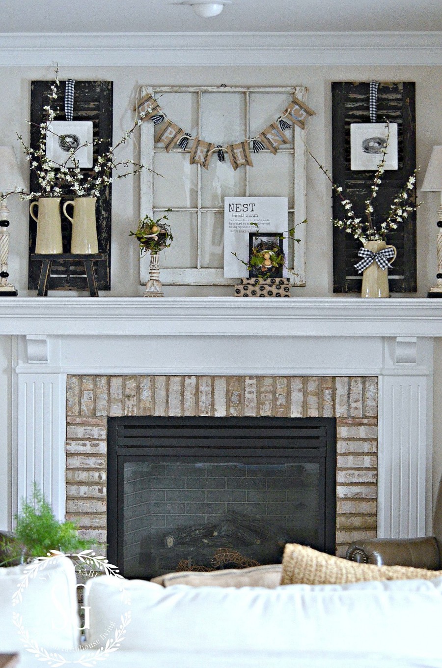 USING BURLAP IN HOME DECOR-Burlap is a classic and here to stay. Here are some helpful tips for decorating with it.-stonegableblog.com