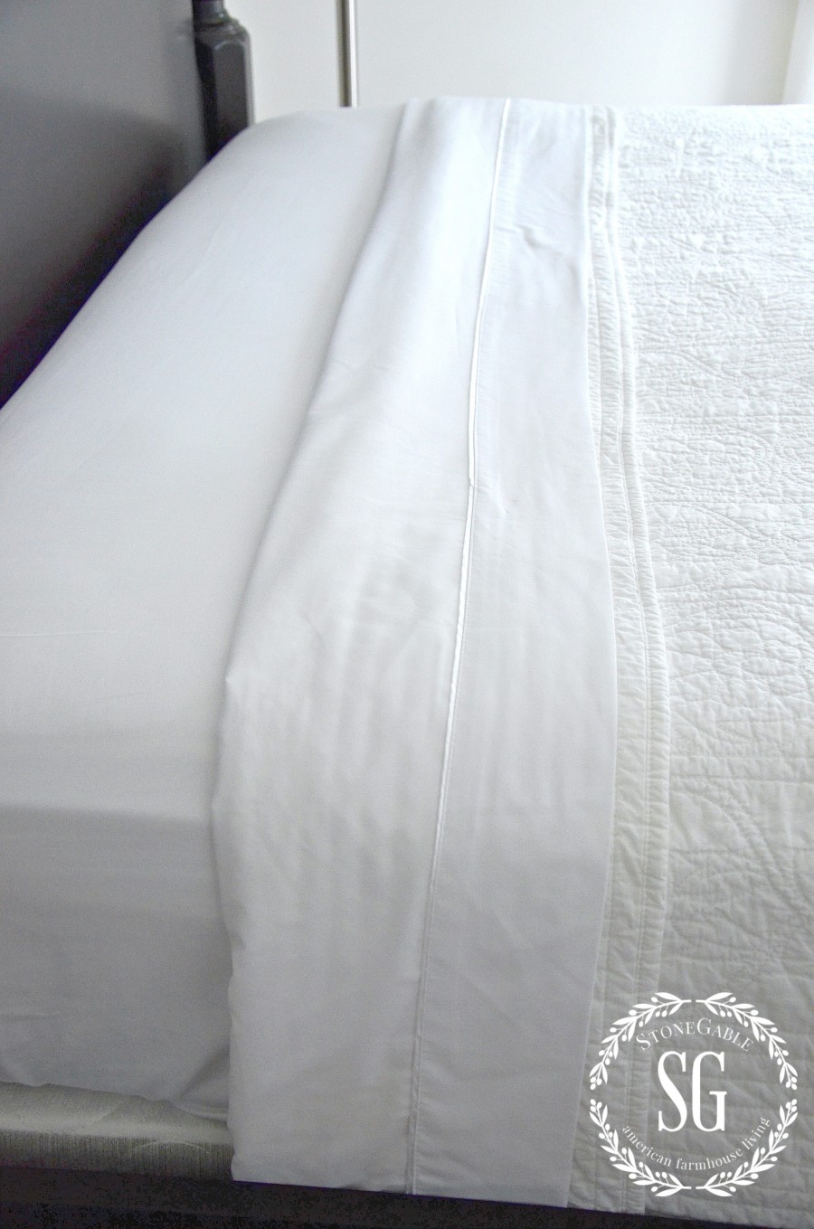 LAYERING BEDDING LIKE A DESIGNER- Easy to do tips for making a fabulously stylish bed-stonegableblog.com