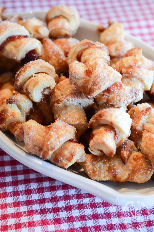 THE BEST RUGELACH COOKIES- A scrumptious and flaky cookie that's easy to make.