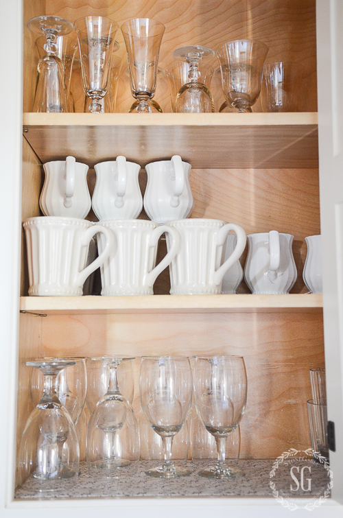0RGANIZING KITCHEN CABINETS IN 10 MINUTES A DAY- Make your kitchen cabinets clean and organiized