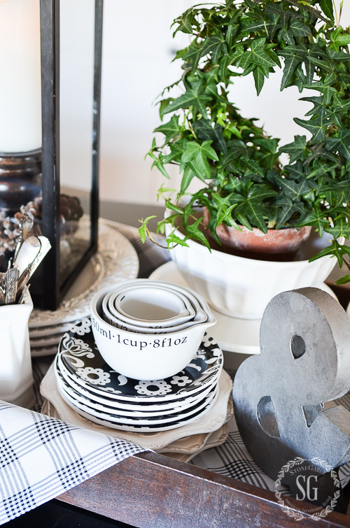 6 TIPS FOR CREATING A VIGNETTE FOR A KITCHEN ISLAND
