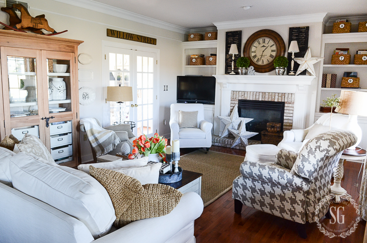 WINTER IN THE FAMILY ROOM-Keeping decor simple and fresh