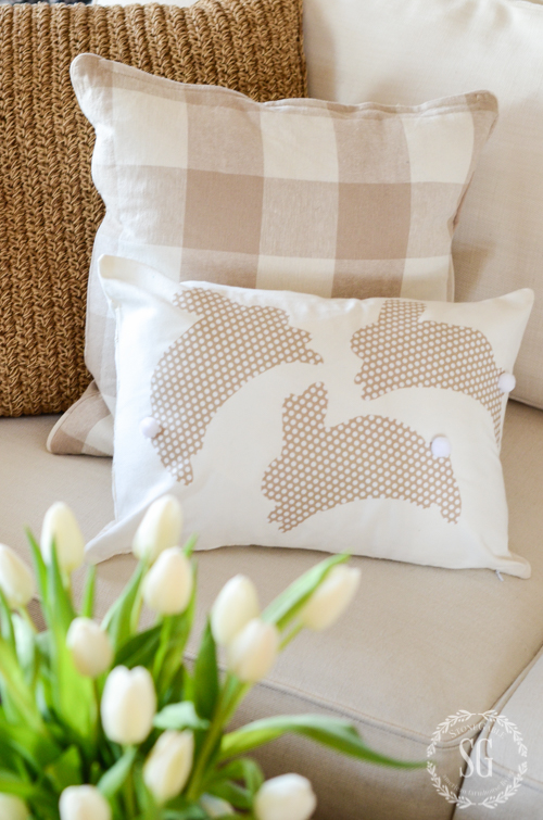 NO SEW LEAPING RABIT PILLOW DIY. Such a cute and E-A-S-Y Pillow to make. Even if you are not crafty you can do this!
