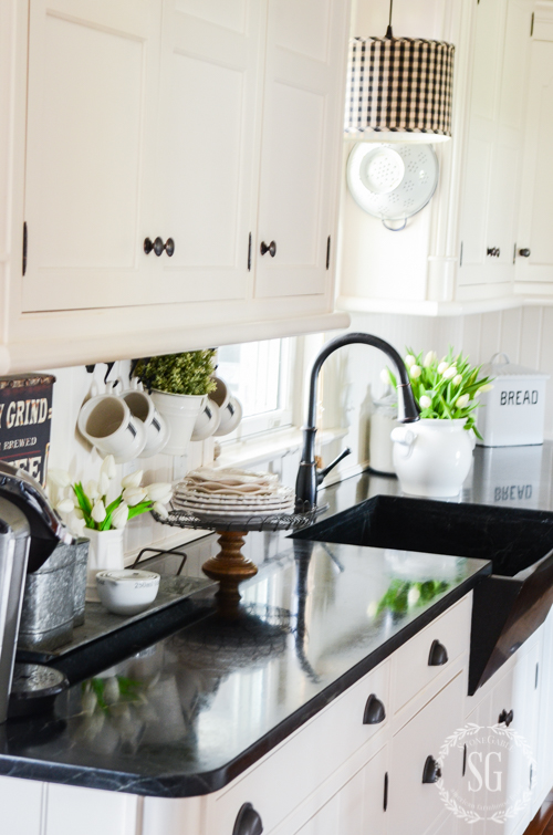 SPRING FARMHOUSE KITCHEN DETAILS-Great details in a farmhouse kitchen. Lots of inspiration