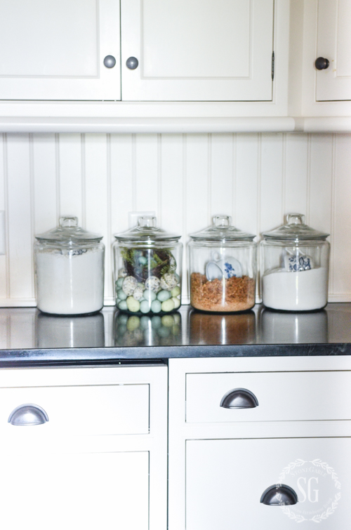 SPRING FARMHOUSE KITCHEN DETAILS-Great details in a farmhouse kitchen. Lots of inspiration