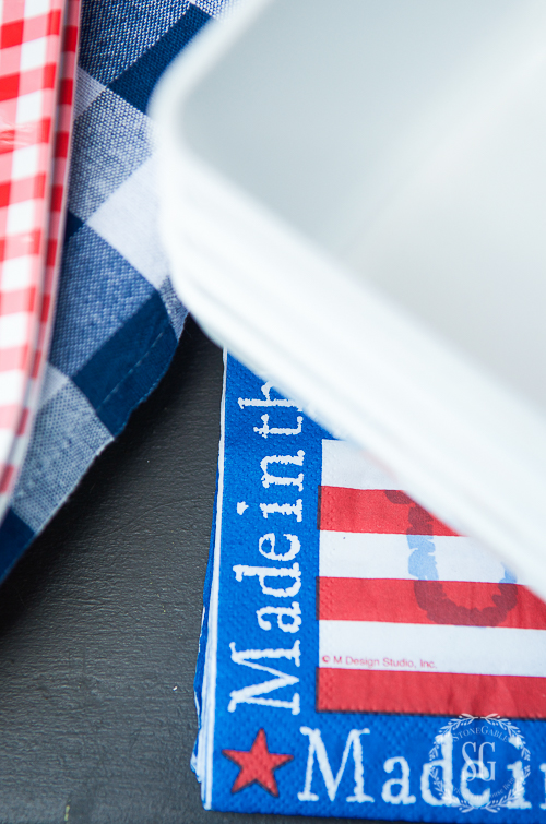 It's perfect to take the red and white handled flatware and the patriotic napkins outside!