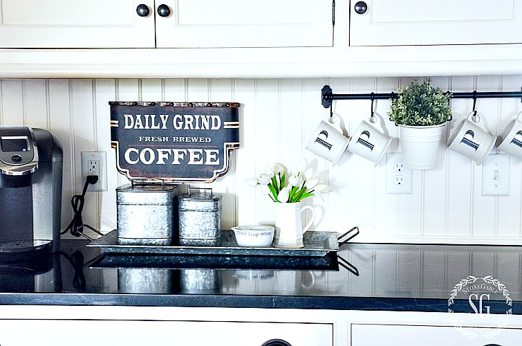 8 WAYS TO BRIGHTEN UP YOUR KITCHEN- Nothing brightens up your kitchen like a little bit of white. Here's some clever ways to create a radiant and fresh kitchen! 
