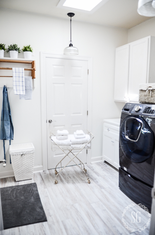 FUNCTIONAL AND FABULOUS FARMHOUSE LAUNDRY ROOM REVEAL-How to make a crisp, clean and fabulous laundry room on a tight budget!