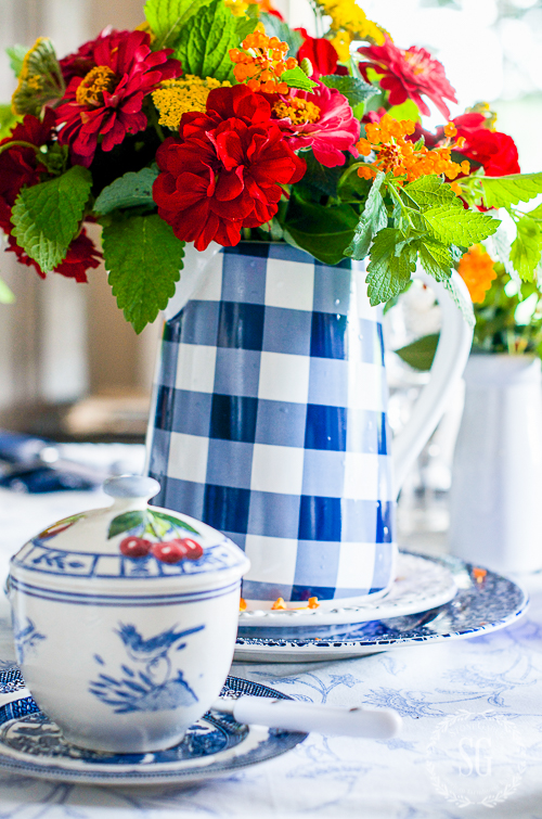 FARMHOUSE BREAKFAST TABLESCAPE- A blue and white farmhouse inspired tablescape!