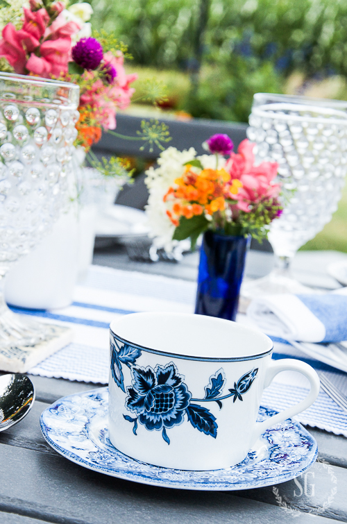 AL FRESCO DINING-Creating a beautiful dining space with these easy tips.