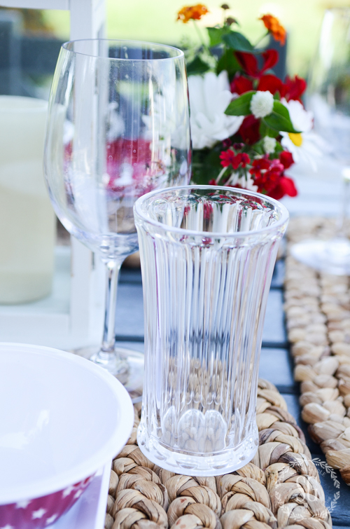 EASY OUTDOOR DINING-Setting an easy table with PLASTICWARE!!!!