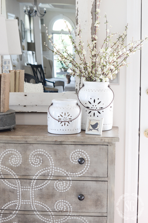 WHY I CHANGE UP MY DECOR AND YOU SHOULD TOO! Changing our home decor can inspire us, awaken our creativity and make us fall in love with our homes again!