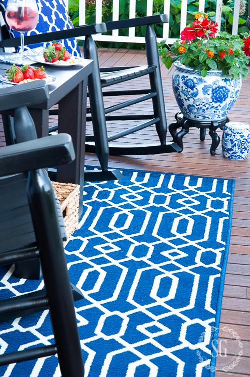 Choose And Care For An Outdoor Rug, Royal Blue And White Rug