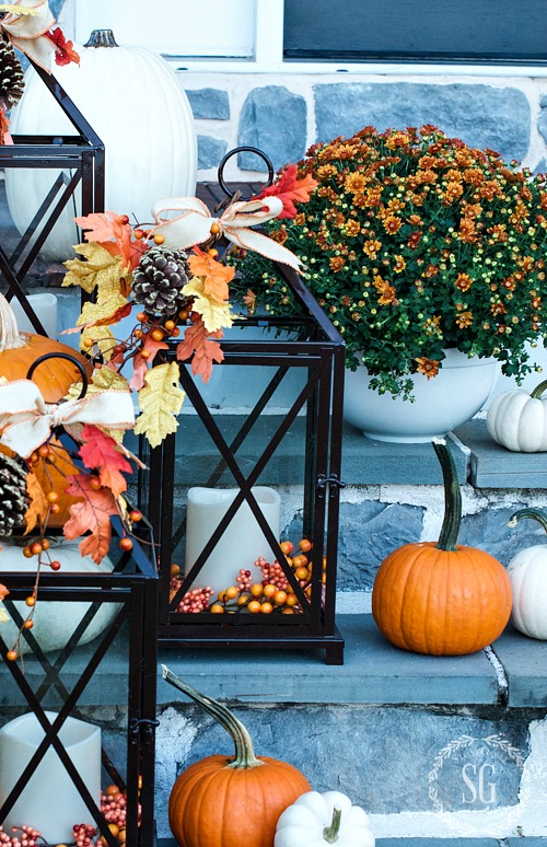 FALL OUTDOOR DECORATING WITH LANTERNS- Here's an easy way to light up your fall decorating