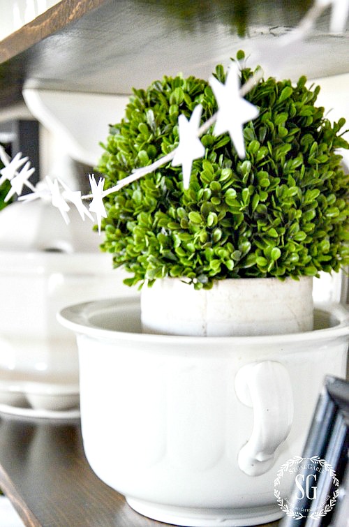 EASY CHRISTMAS DECORATING- Let's decorate beautifully and stress less! Yes, you can do it! I'll show you how!