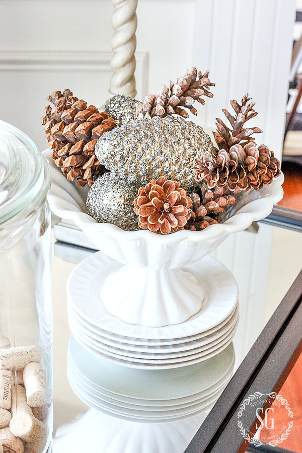 TRANSITIONAL DINING ROOM DECOR- An easy way to decorate from late fall through Thanksgiving