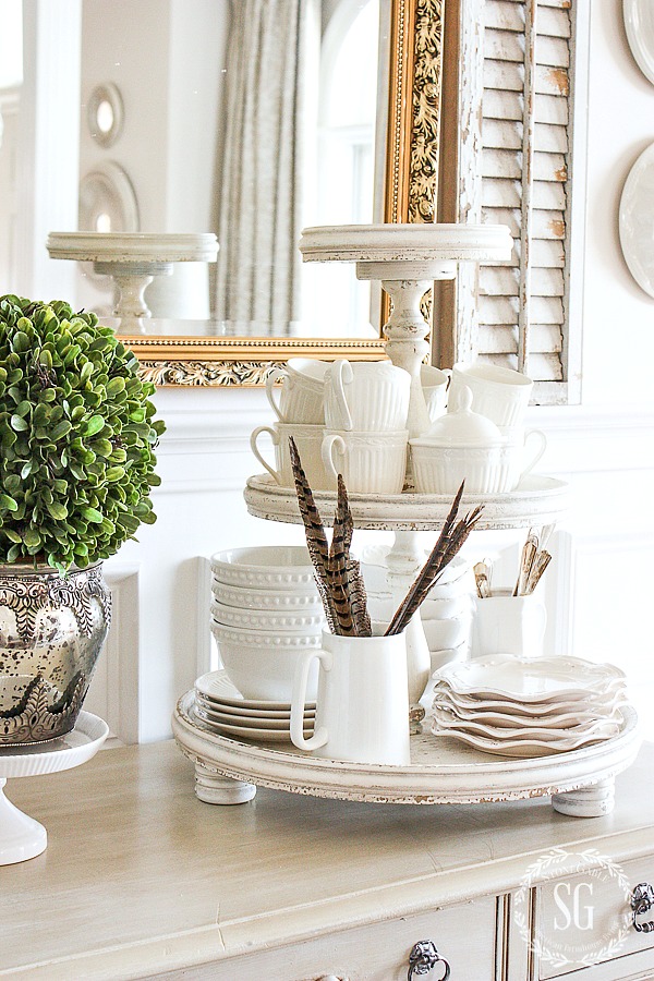 TRANSITIONAL DINING ROOM DECOR- An easy way to decorate from late fall through Thanksgiving