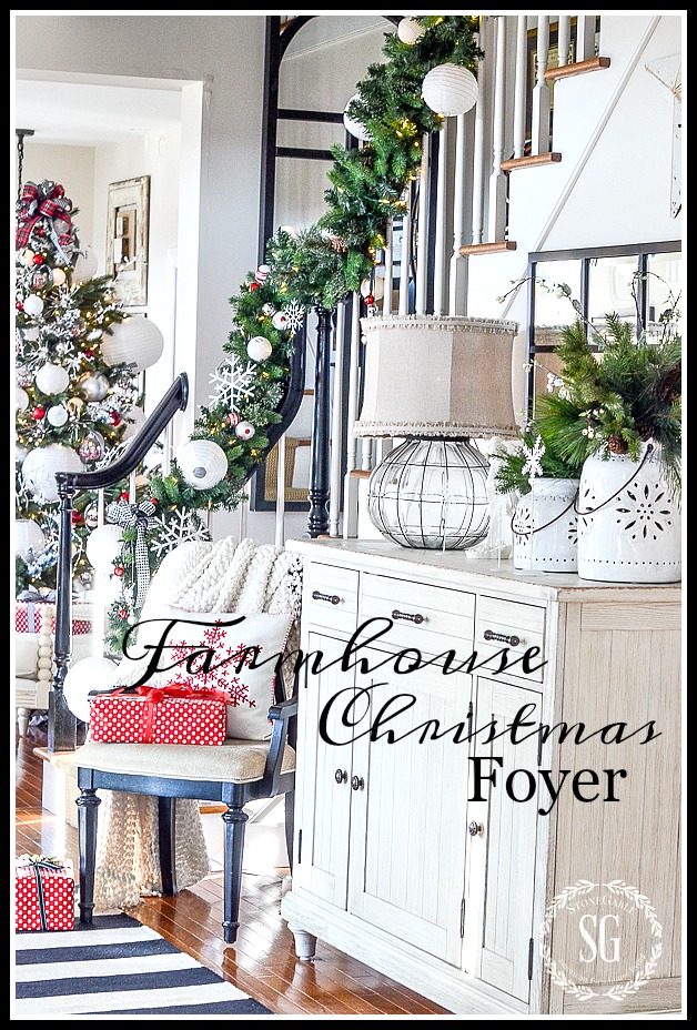 FARMHOUSE KITCHEN FOYER-a merry and bright foyer