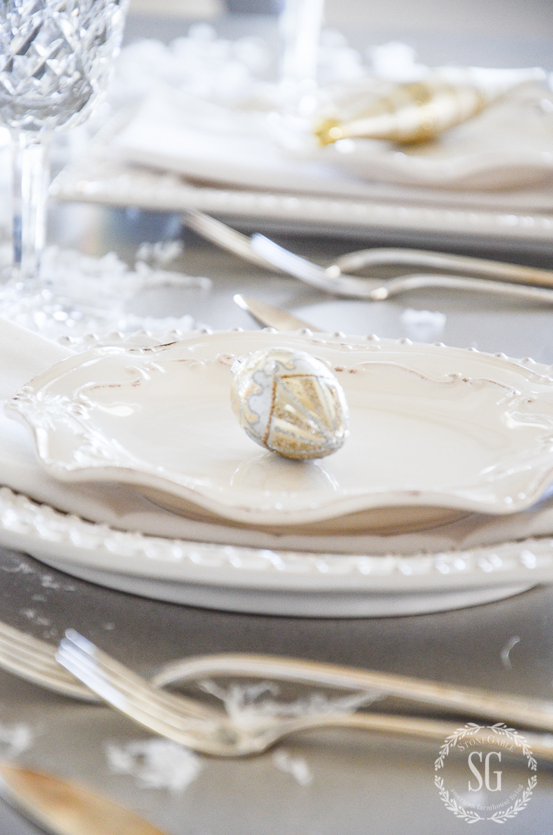 WINTER WHITE CHRISTMAS TABLESCAPE-Get lots of entertaining tips too! 