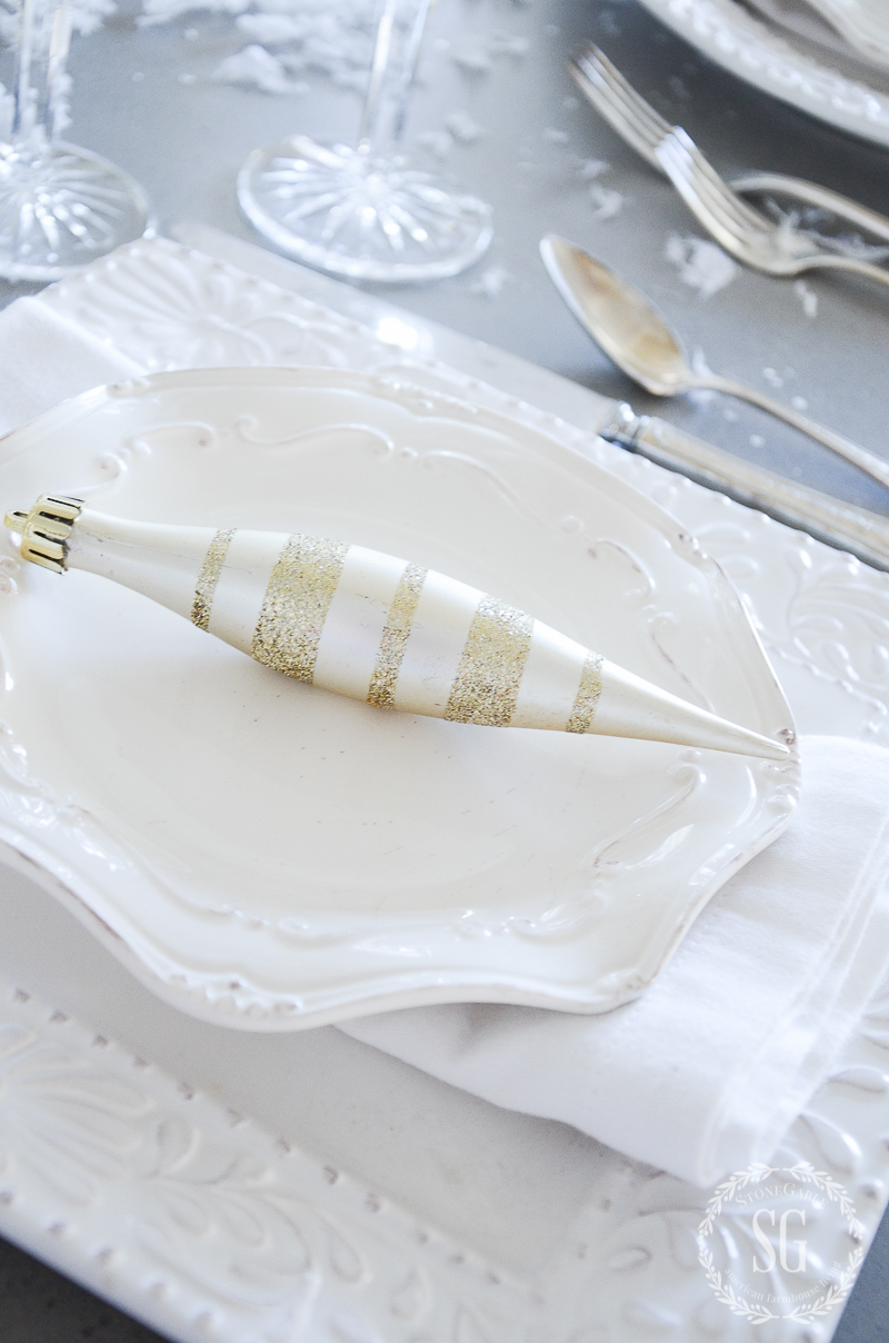 WINTER WHITE CHRISTMAS TABLESCAPE-Get lots of entertaining tips too! 