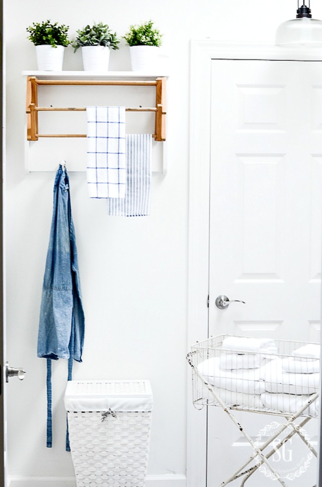 10 BEST ITEMS TO HAVE IN A LAUNDRY ROOM