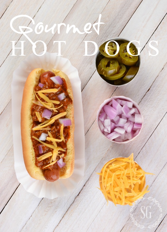 DELICIOUS AND EASY GOURMET HOT DOGS