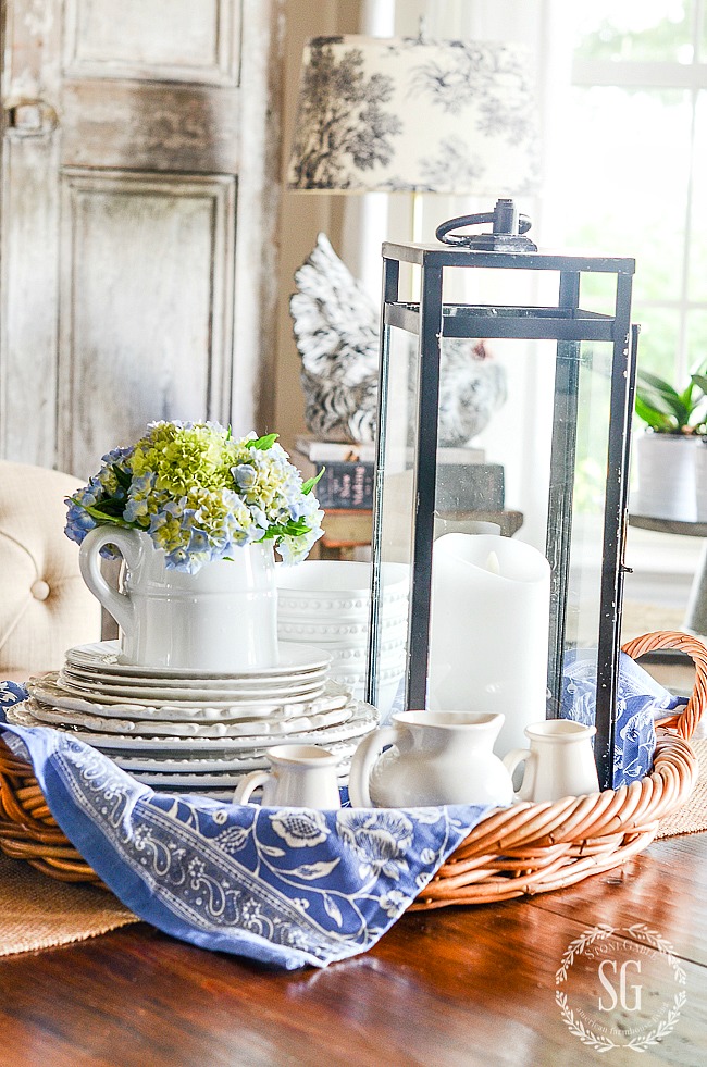 5 TIPS TO CREATE A SUMMERY KITCHEN VIGNETTE- CREATE BEAUTIFUL VIGNETTES WITH THESE 5 EASY STEPS.