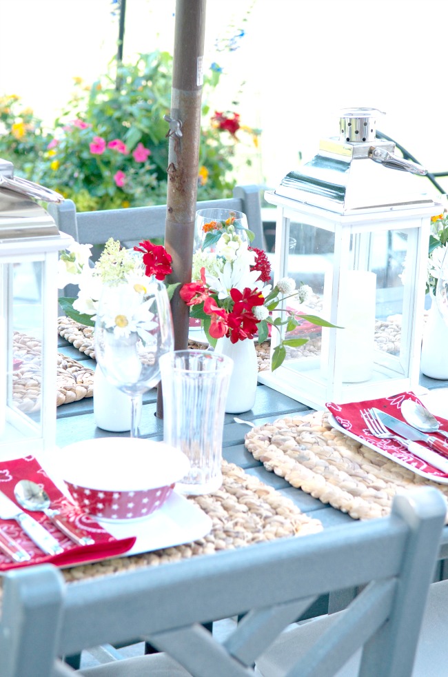 SETTING A SUMMER TABLE- let's get outside and have a fabulous meal. And here are a few tips for setting an al fresco table!