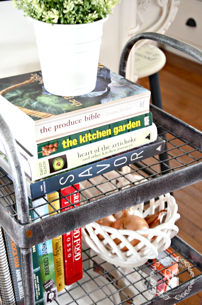 STYLING COOKBOOKS-Creative ways to make your cookbooks part of your decor
