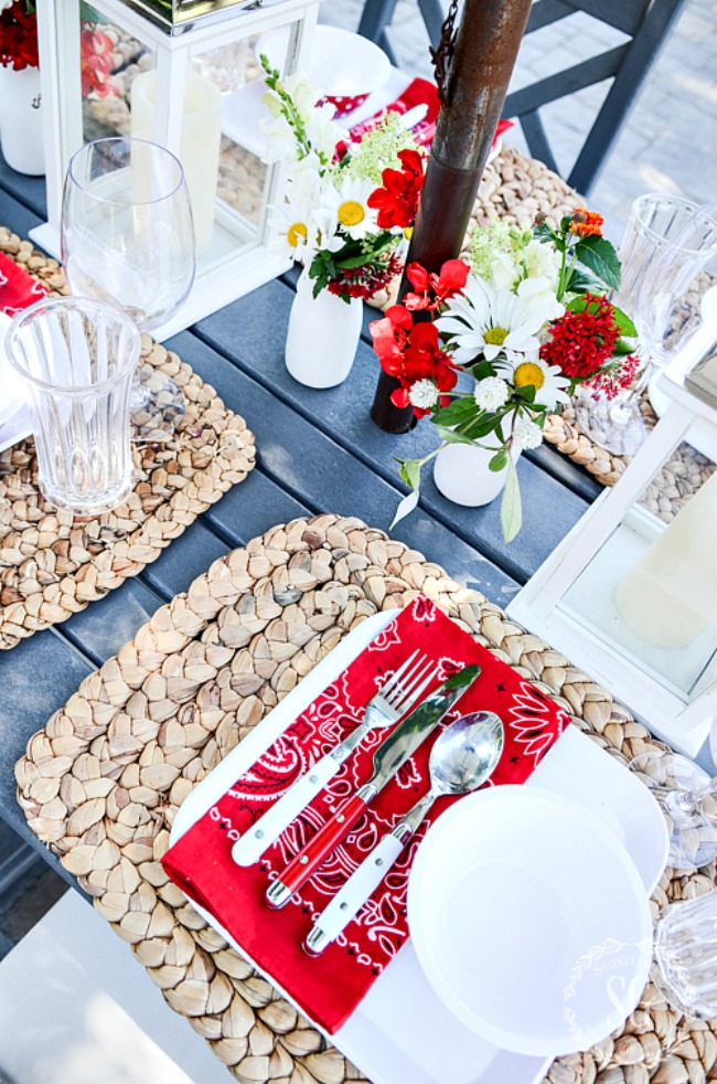 SETTING A SUMMER TABLE- let's get outside and have a fabulous meal. And here are a few tips for setting an al fresco table!