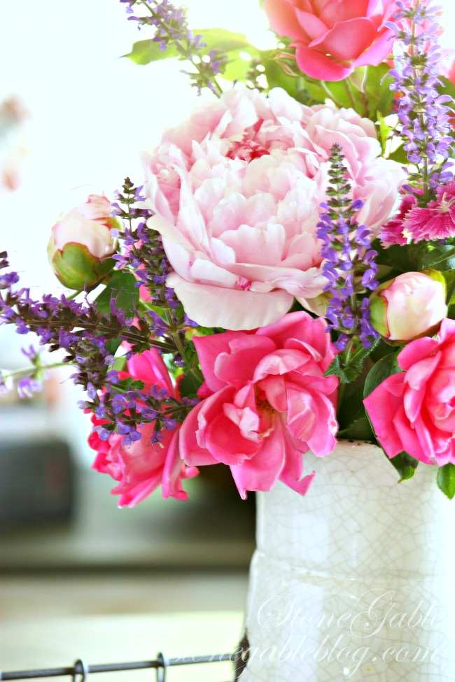 BOUQUET OF PINK FLOWERS