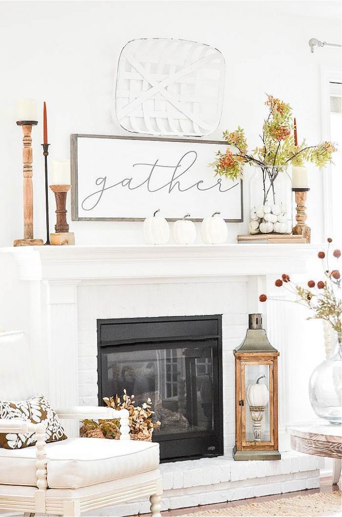 FALL MANTEL IN A LIVING ROOM