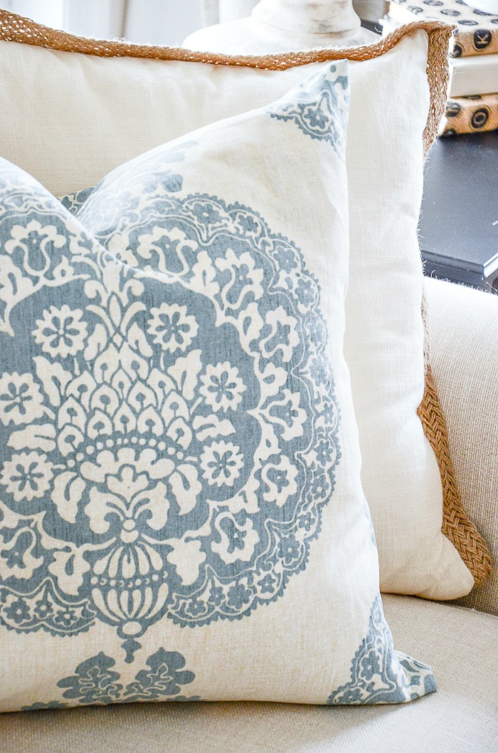 THE EASIEST PILLOW YOU WILL EVER MAKE!