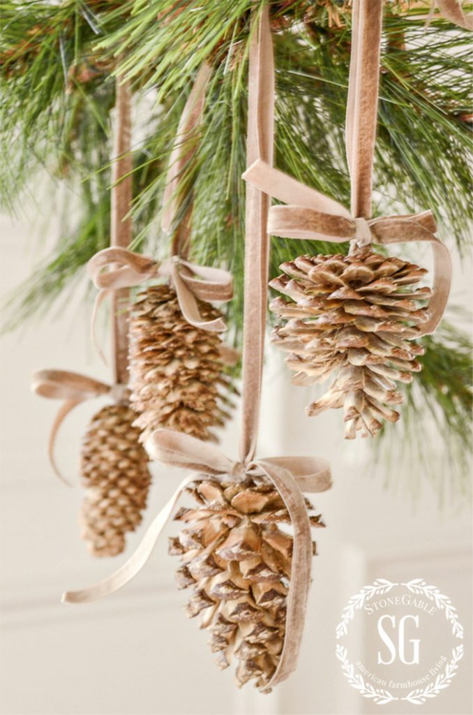 SMART THINGS TO DO NOW FOR CHRISTMAS NEXT YEAR- CHRISTMAS PINECONE DIY