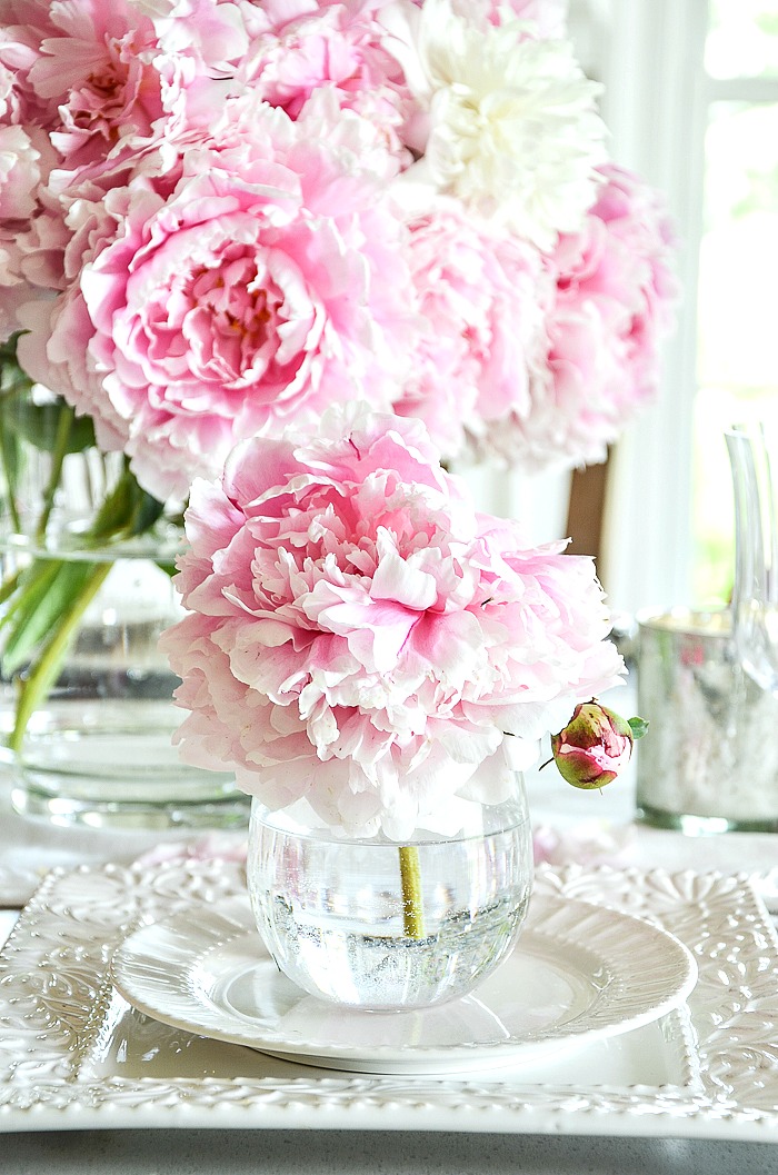 PEONY BOUQUET TABLE IN THE DINING ROOM