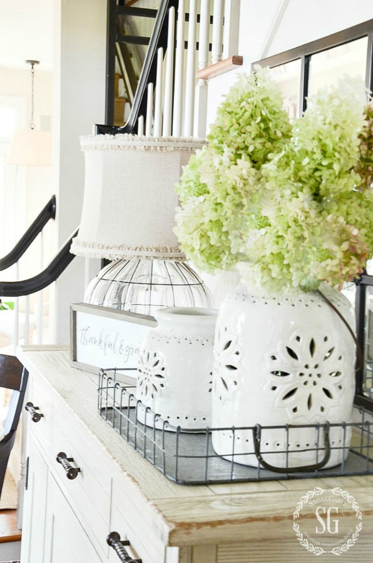 EVERYTHING YOU NEED TO KNOW ABOUT DECORATING WITH BURLAP