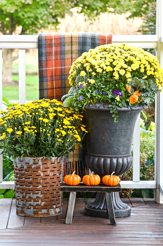 FALL DECORATING FOR SMALL OUTDOOR SPACES