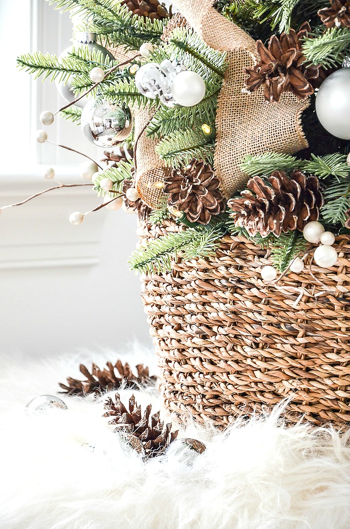 HOW TO DECORATE A TABLETOP CHRISTMAS TREE LIKE A DESIGNER