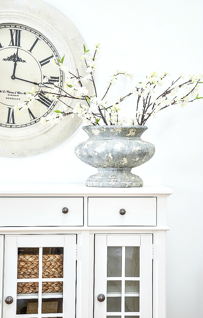 CREATIVE WAYS TO DECORATE WITH FAUX FLOWERS