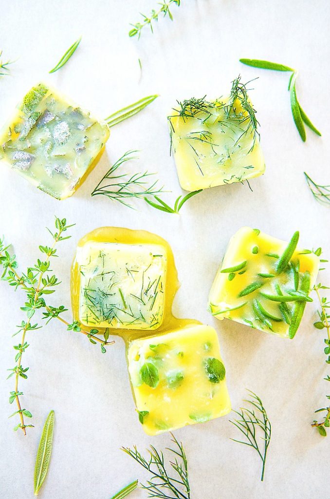 PRETTY ICE CUBE SHAPES FILLED WITH HERBS