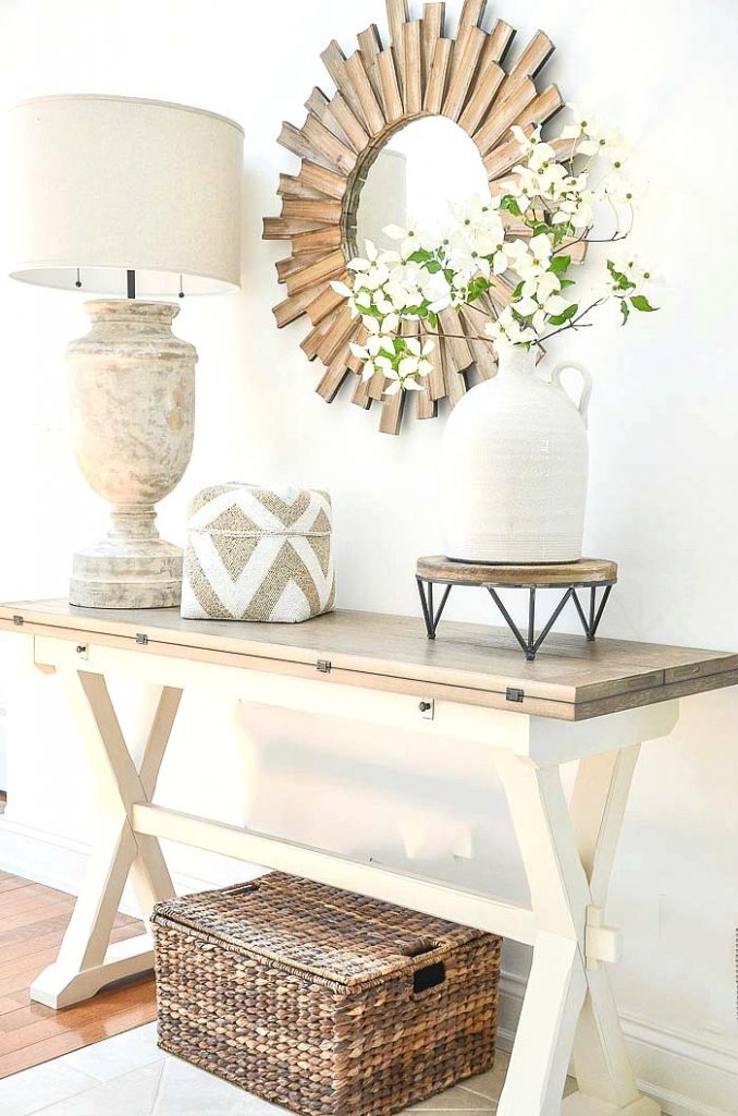 CONSOLE TABLE WITH A BIG LAMP
