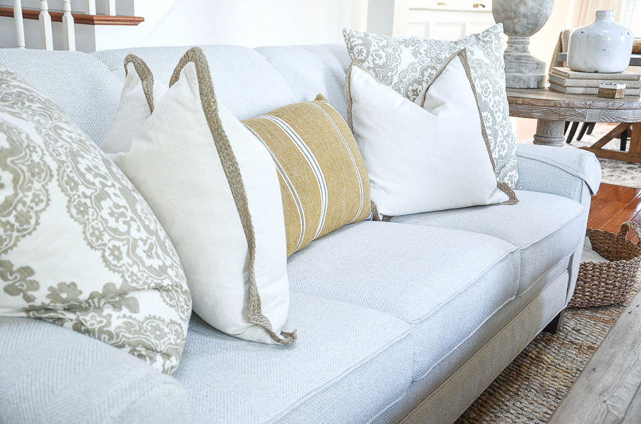 5 No Fail Tips For Arranging Pillows, Leather Sofa Pillows Sliding