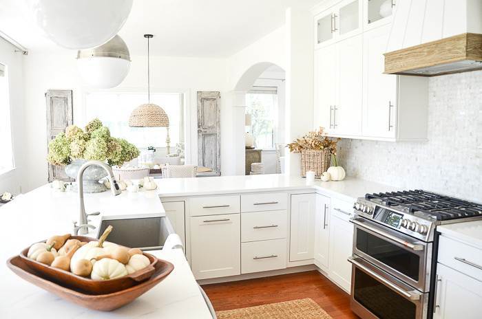 A WHITE KITCHEN DECORATED FOR FALL