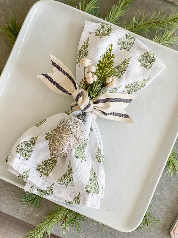 A PRETTY PLACE SETTING ON A CHRISTMAS TABLE