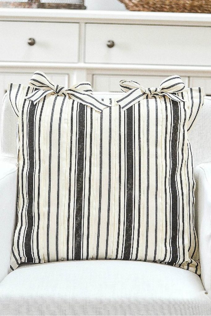 BLACK AND WHITE PILLOW