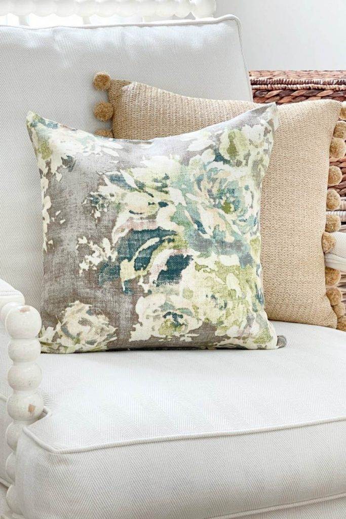 GREEN AND NEUTRAL PILLOW 