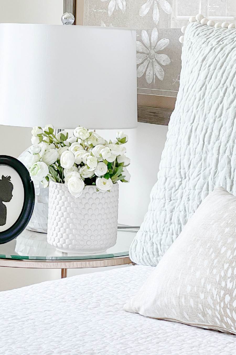 HOW TO DECORATE A NIGHTSTAND