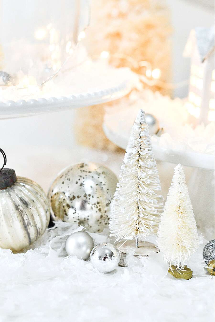 8 Best White Christmas Decorating Tips